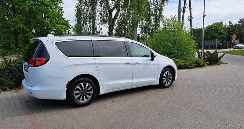 Chrysler Pacifica cena 99999 przebieg: 133000, rok produkcji 2020 z Warszawa małe 704